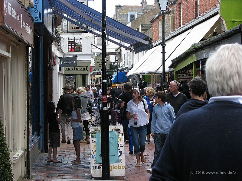 IMG_1827.jpg - Down south: Busy Brighton...