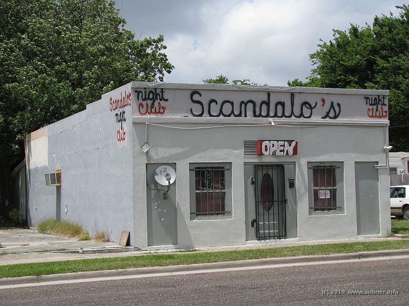 IMG_0732.JPG - ...they've even got a Night Club - one might expect modest sensations here!