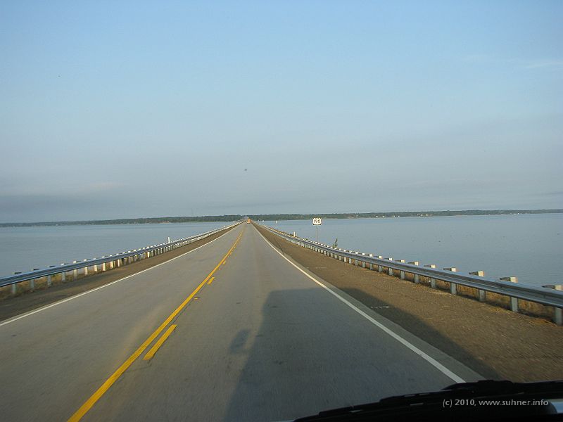 IMG_0998.JPG - Bridge over Lake Livingston