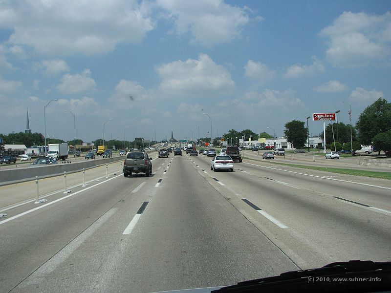 IMG_1253.JPG - Roads are getting broader again...