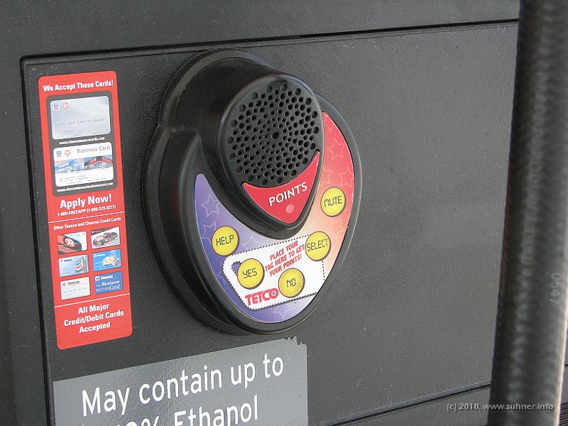 IMG_1258.JPG - And in between: Ads from the gas station, as soon as you start filling. Just don't expect the "MUTE" button to work!