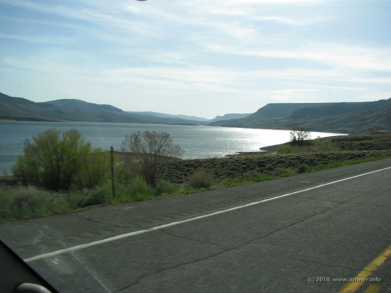 IMG_1289.jpg - There's a lake in this area...