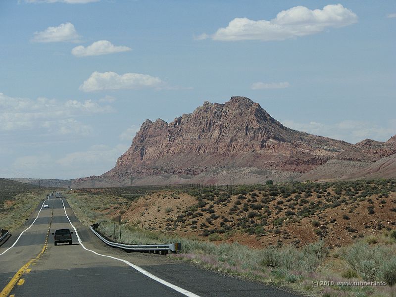 IMG_1532.jpg - Roads are getting worse and the surroundings come up with some rock formation for a change...