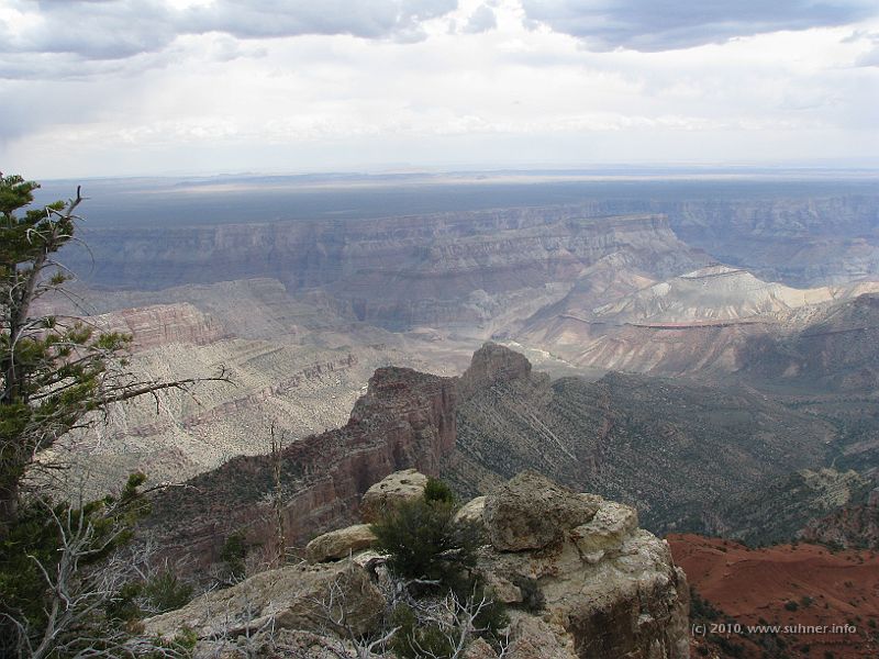 IMG_1646.jpg - Skies are cloudy, rain and sunshine take turns...