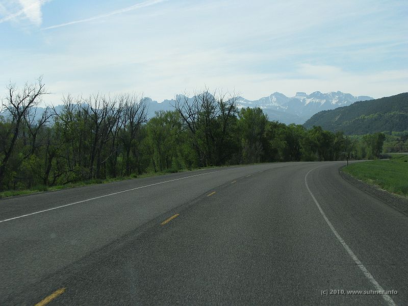 IMG_1315.jpg - Still on the plateau, peaks slowly approaching