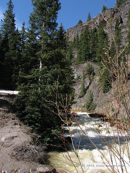 IMG_1338.jpg - Cold mountain river, snow remnants, steep rocks - could be Switzerland, right? BTW: there are about two or three hair pin bends just behind us.