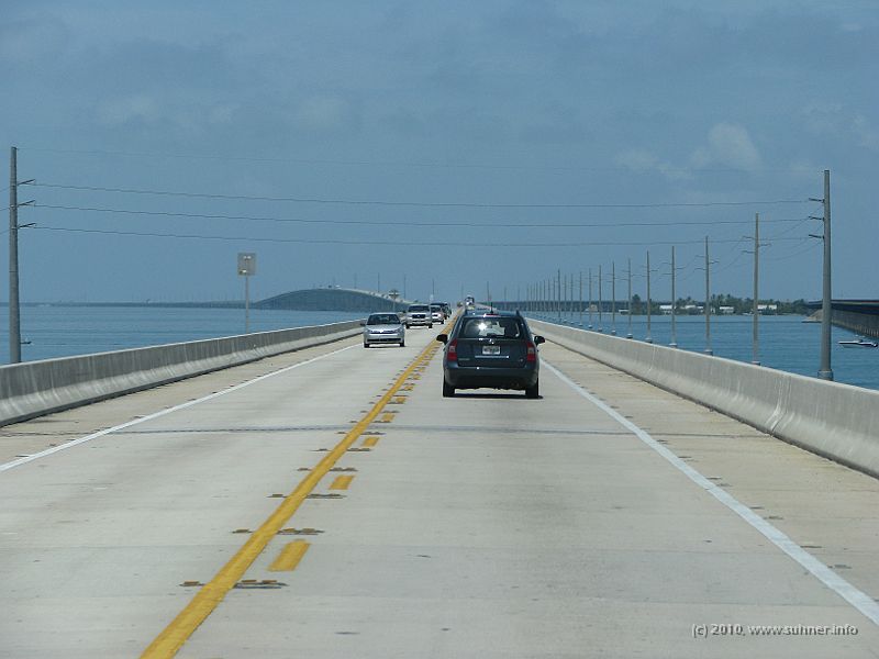 IMG_2920.JPG - ...direction Keys - bridges again...